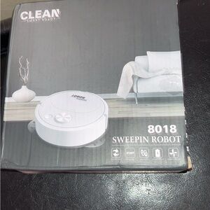 White Clean Smart Robot Vacuum
